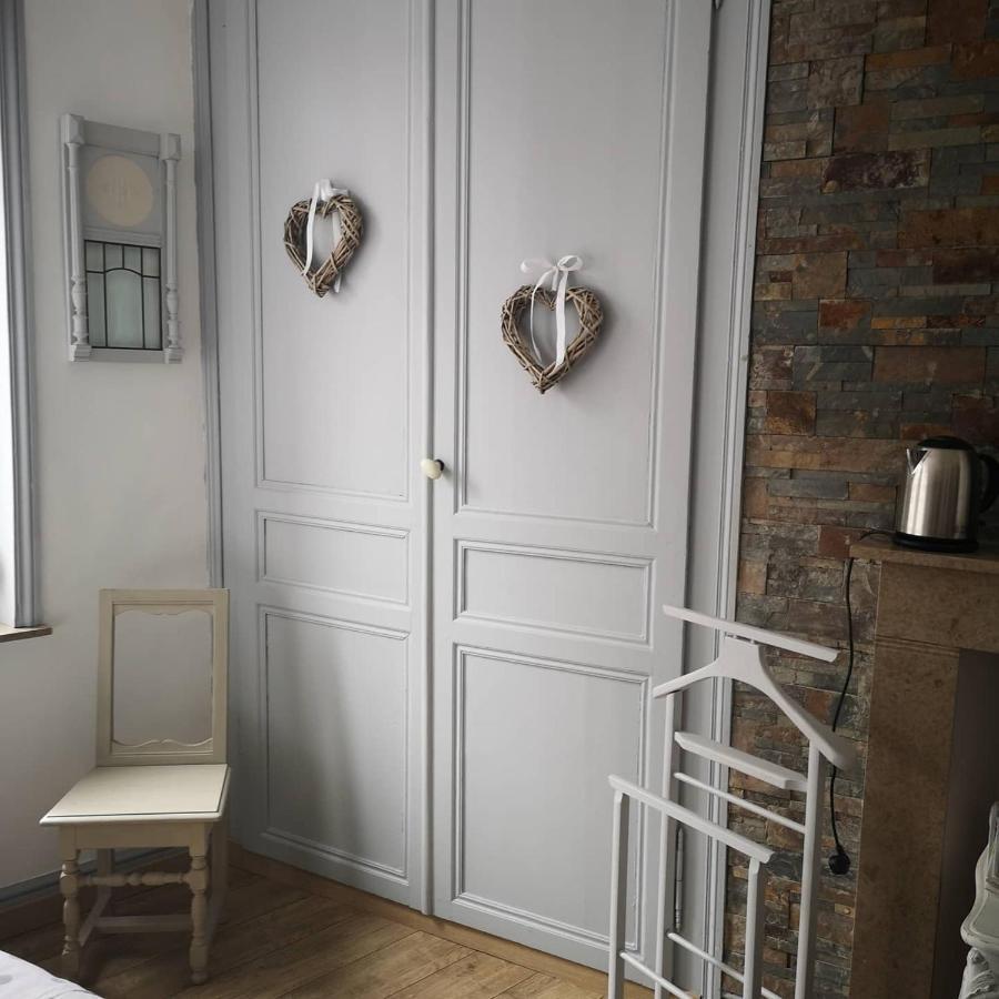 Affaire De Famille Bed & Breakfast